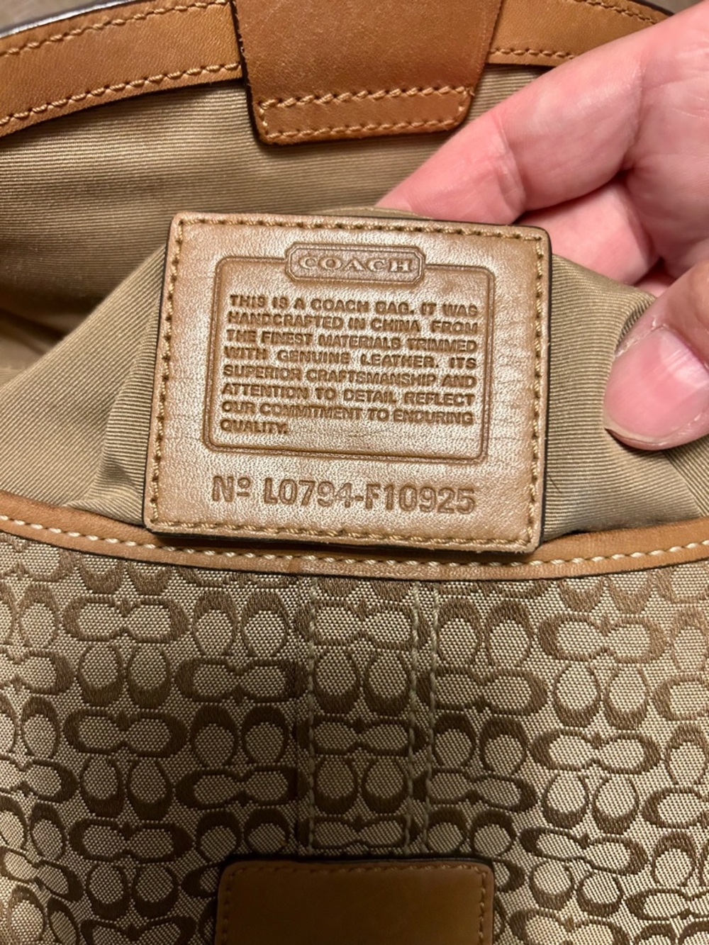 Vintage Coach F10925 Signature Canvas Shoulder Bag - Picture 5 of 13